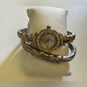 Elgin EG9026ST Two Tone Quartz Analog
Ladies Watch Sz. 6 1/4"